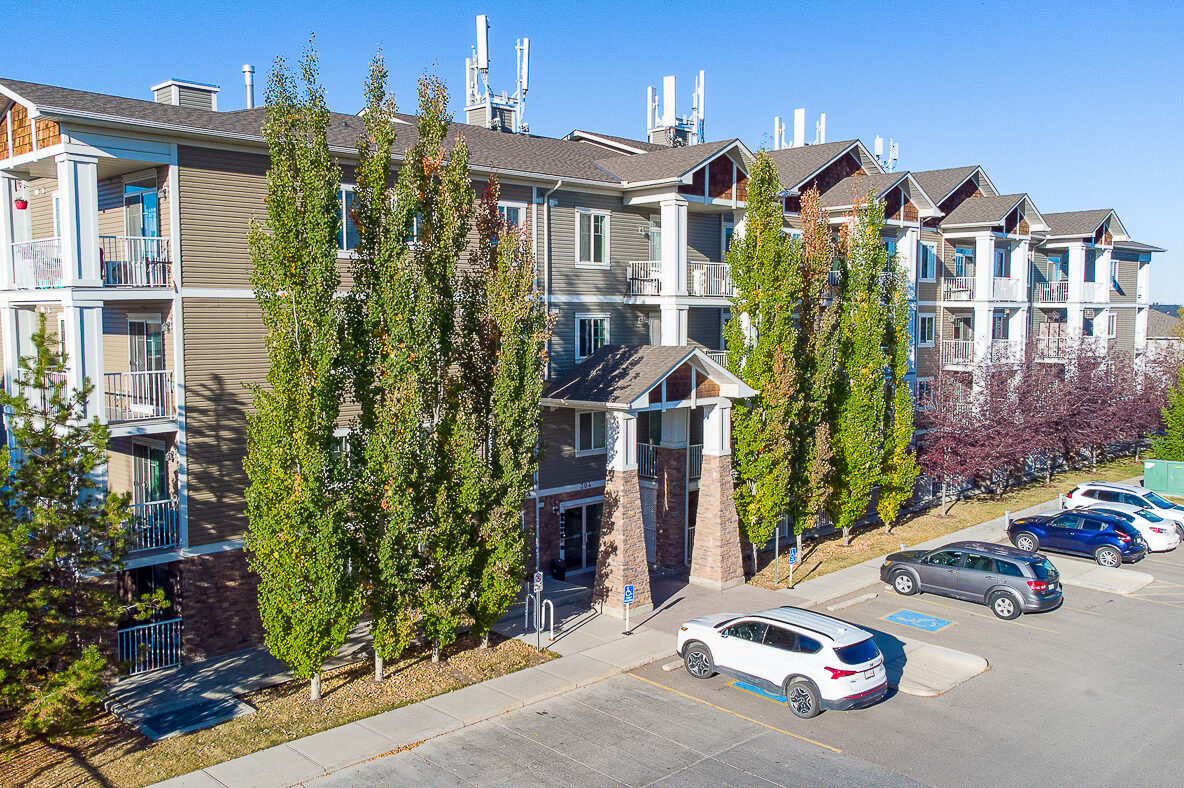 cropped-Strathmore-Realty-portfolio-photos-223.jpg
